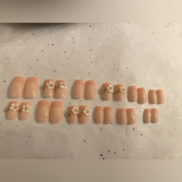 3/$30 🌸 New French Bridal Nails Manicure Floral Bling Jewels Pink Silver Daisy - Picture 3 of 14